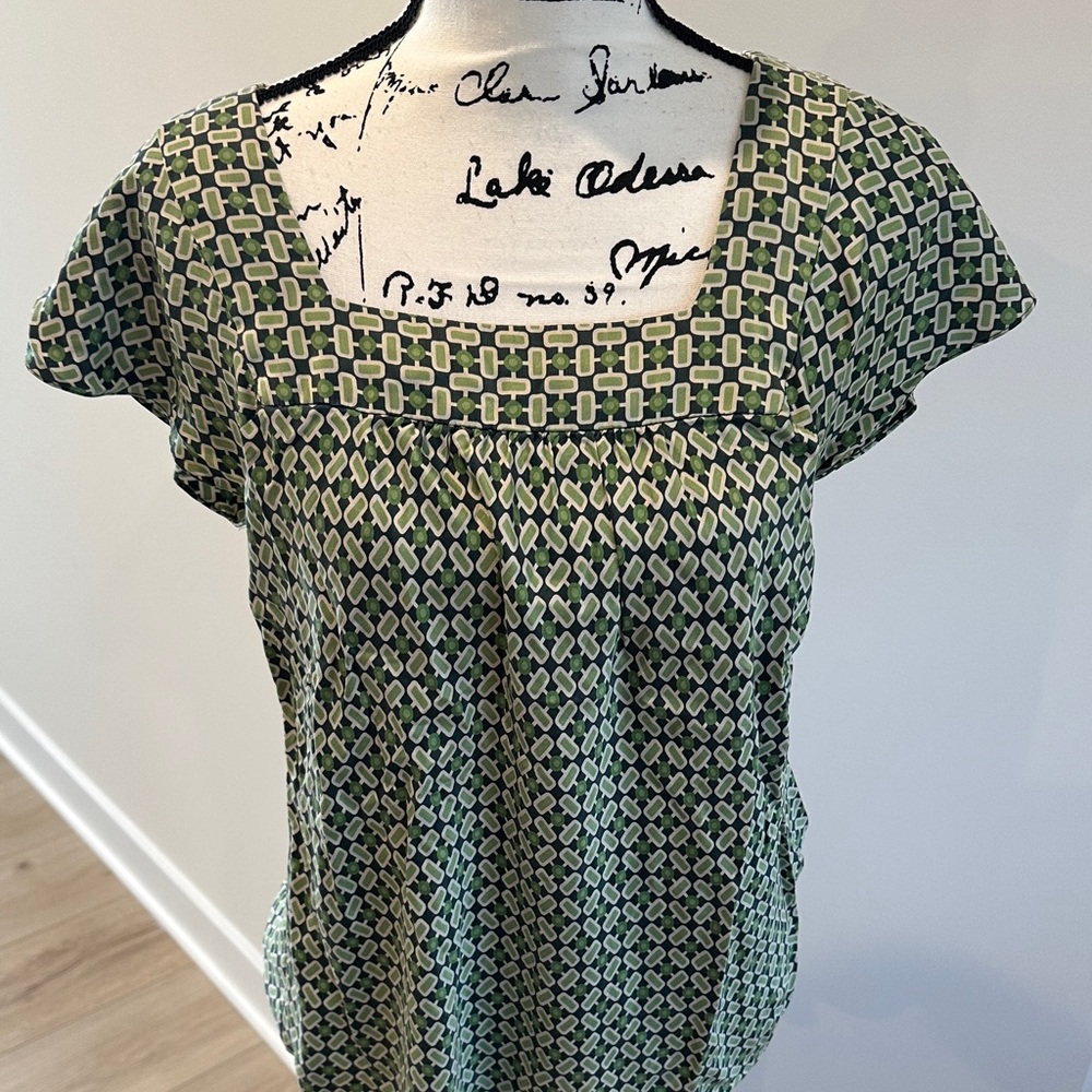 Banana Republic Green Geometric Blouse SIZE MEDIUM